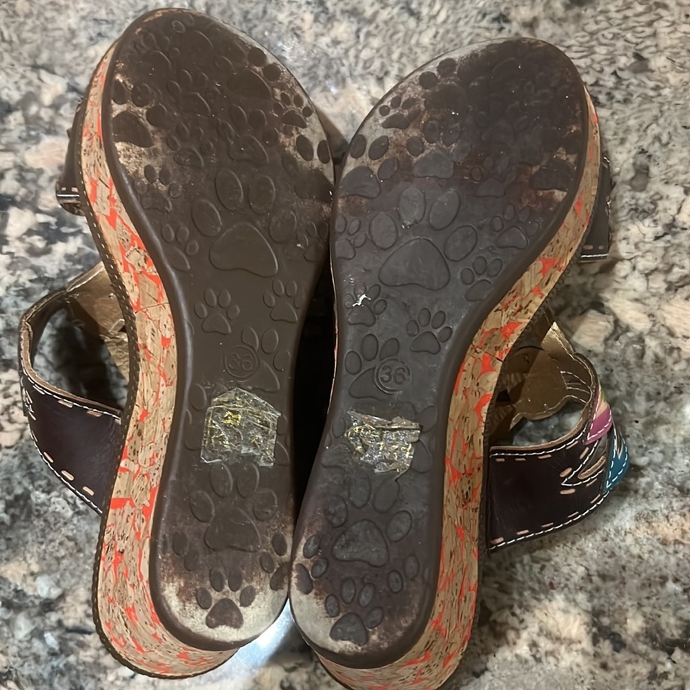 Spring Step Sandals - Picture 8 of 10